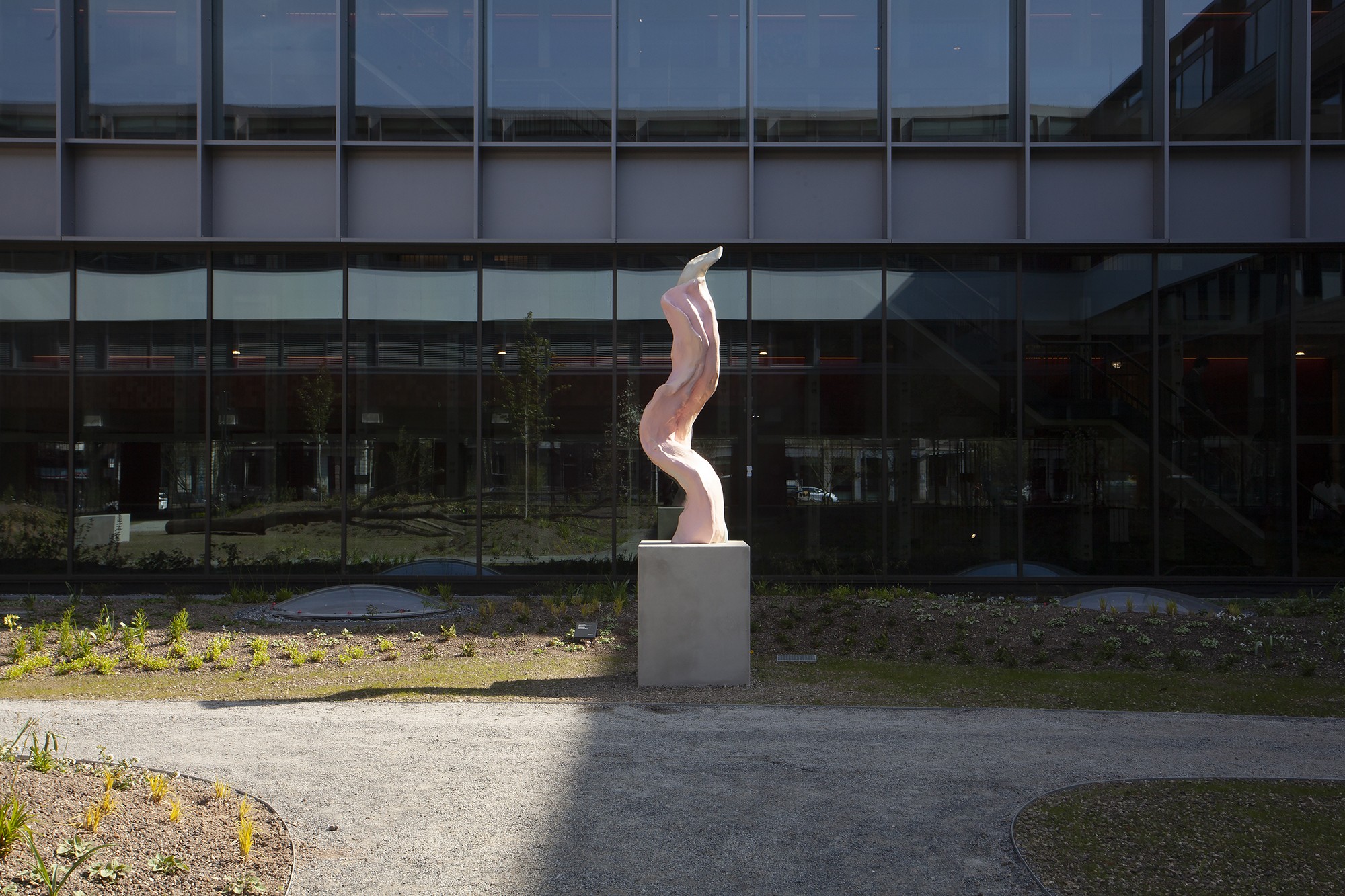 Gestures in Human Space | Rachel de Joode